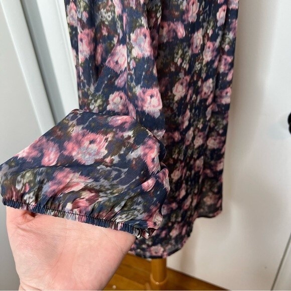 Stitch Fix NSR Blouse Purple Semi Sheer Watercolor Monet Floral Print Navy Top - Picture 4 of 7